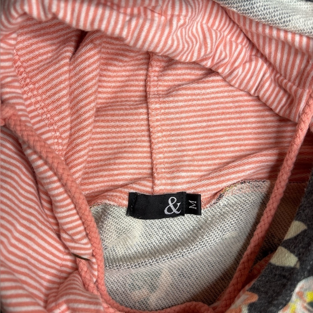 Floral Hoodie w/pockets. Ampersand Avenue W’s Med. reversible fabric - Picture 7 of 10